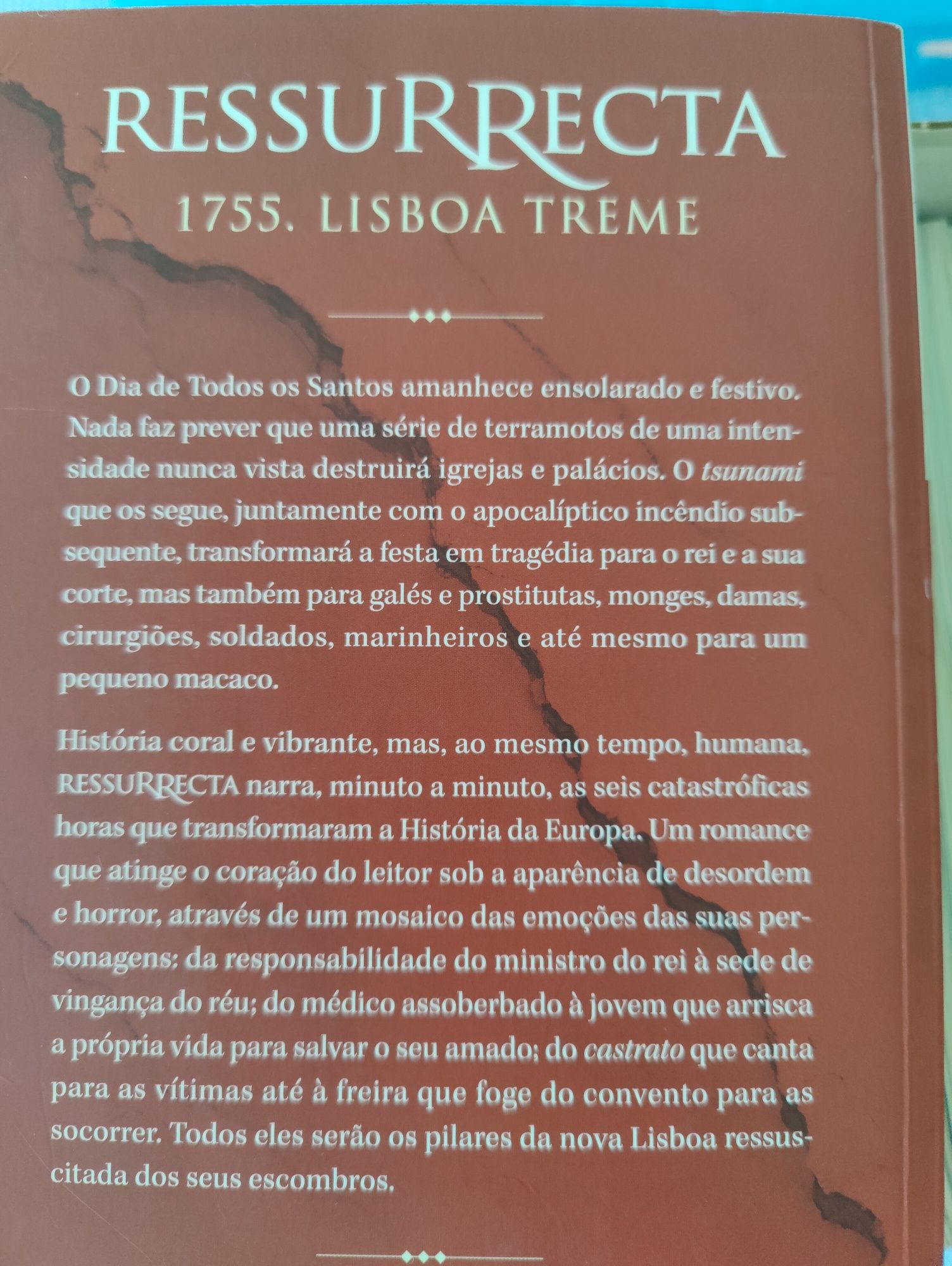 Livro Ressurrecta de Vic Echegoyen