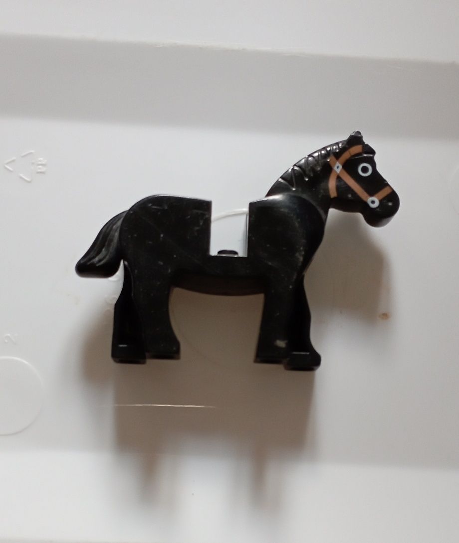 Czarny koń figurka lego