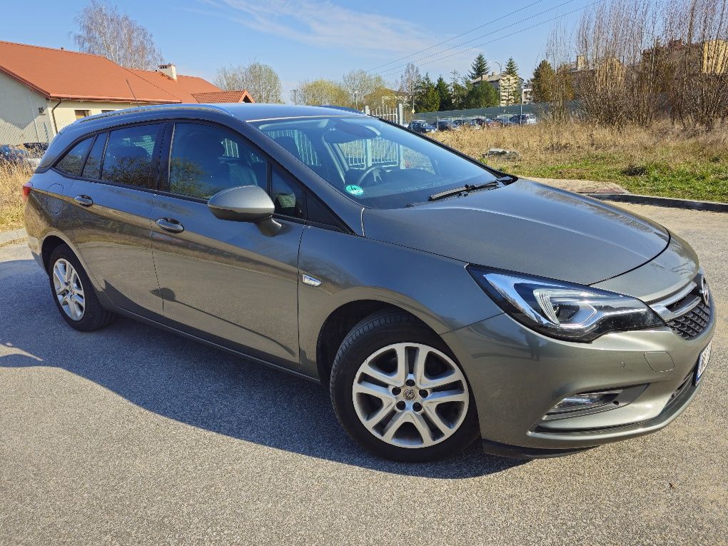 Opel Astra  1.6 CDTI 110 KM Super stan BEZWYPADKOWY