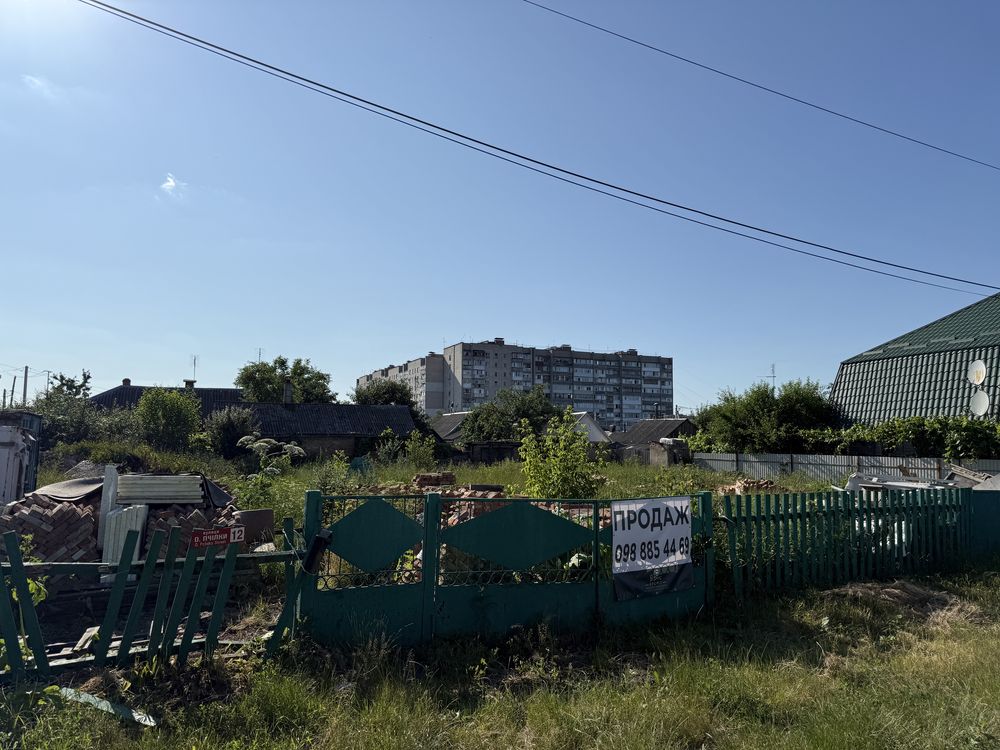Рівна, кутова земельна ділянка в місті !
