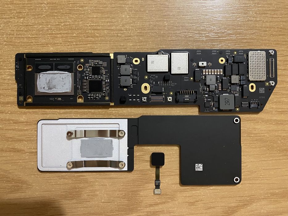 Плата macbook a2337 на запчасти