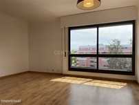 Apartamento T3 Duplex em Telheiras – 104 m², Estacionamento e Arrecada