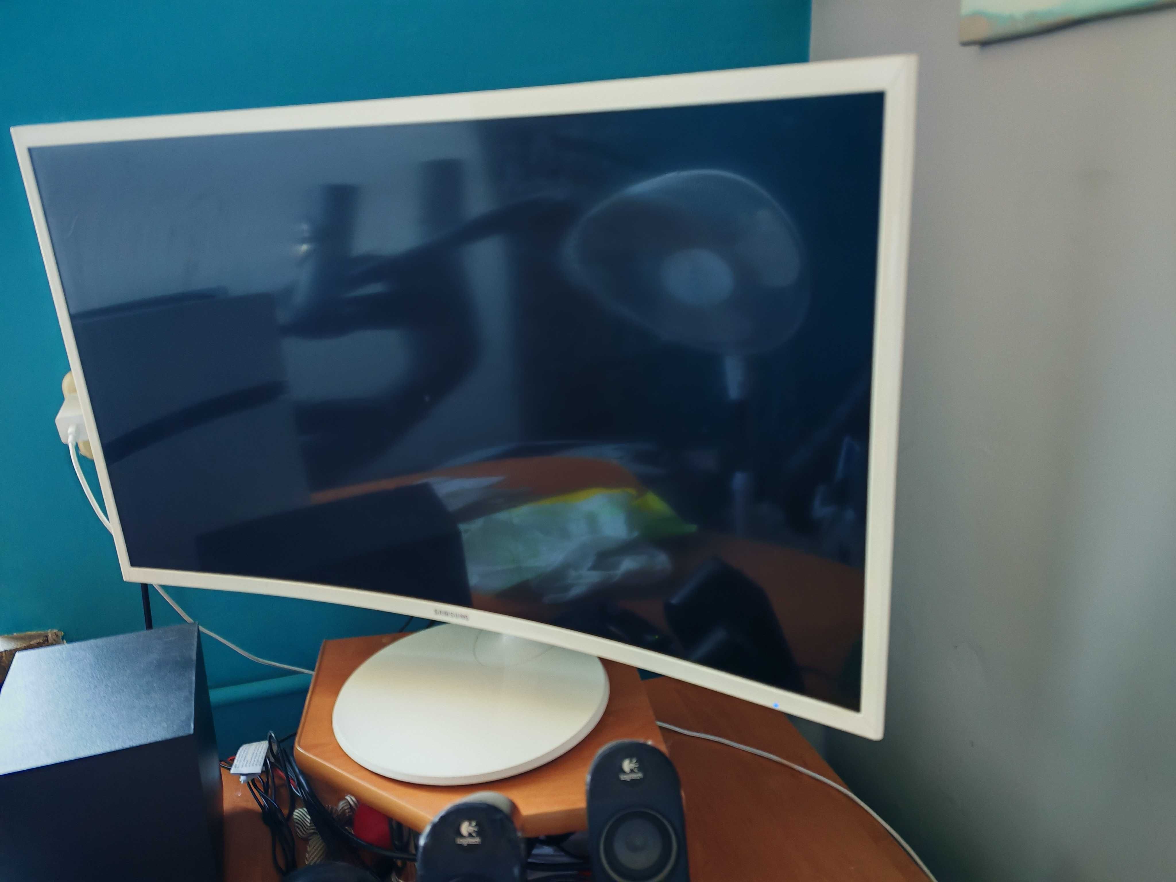 Monitor 32 cale Samsung LC32F391FWXEN zakrzywiony