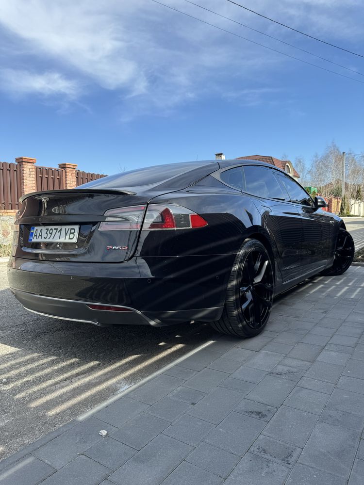 Tesla model s p85d