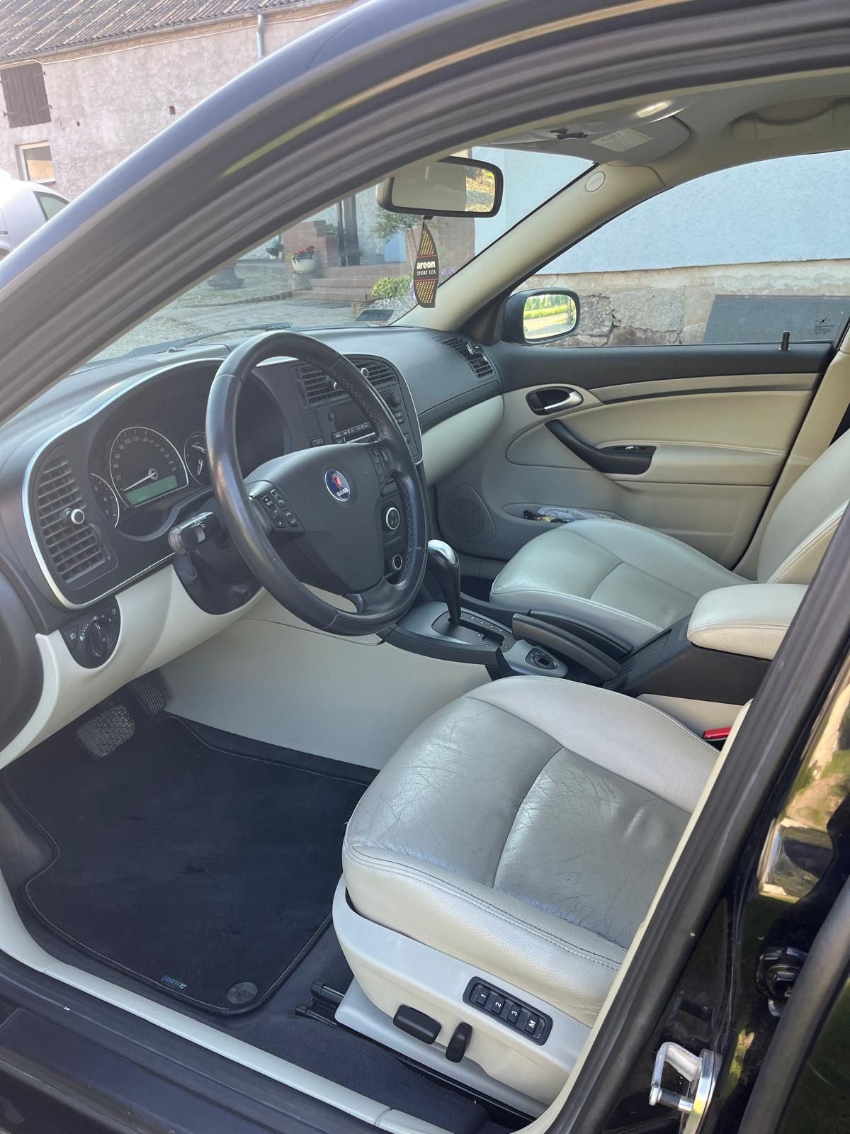 Saab 9-3 2.0t 240km