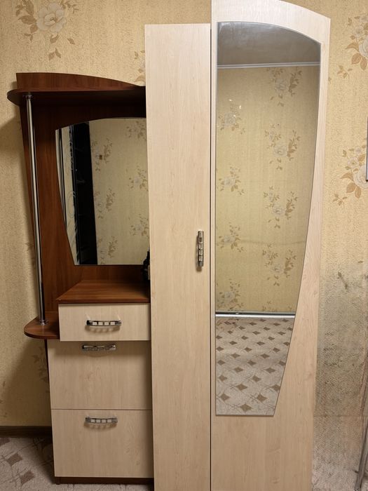 Стінка в коридор