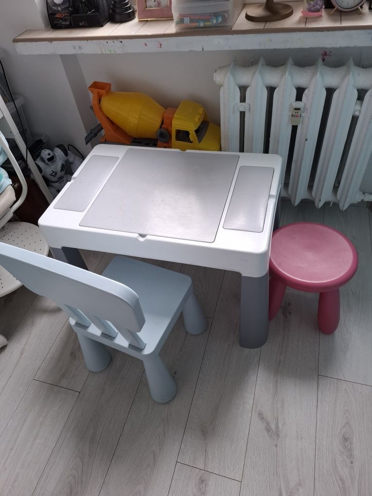 Stolik i krzesełka dziecięce