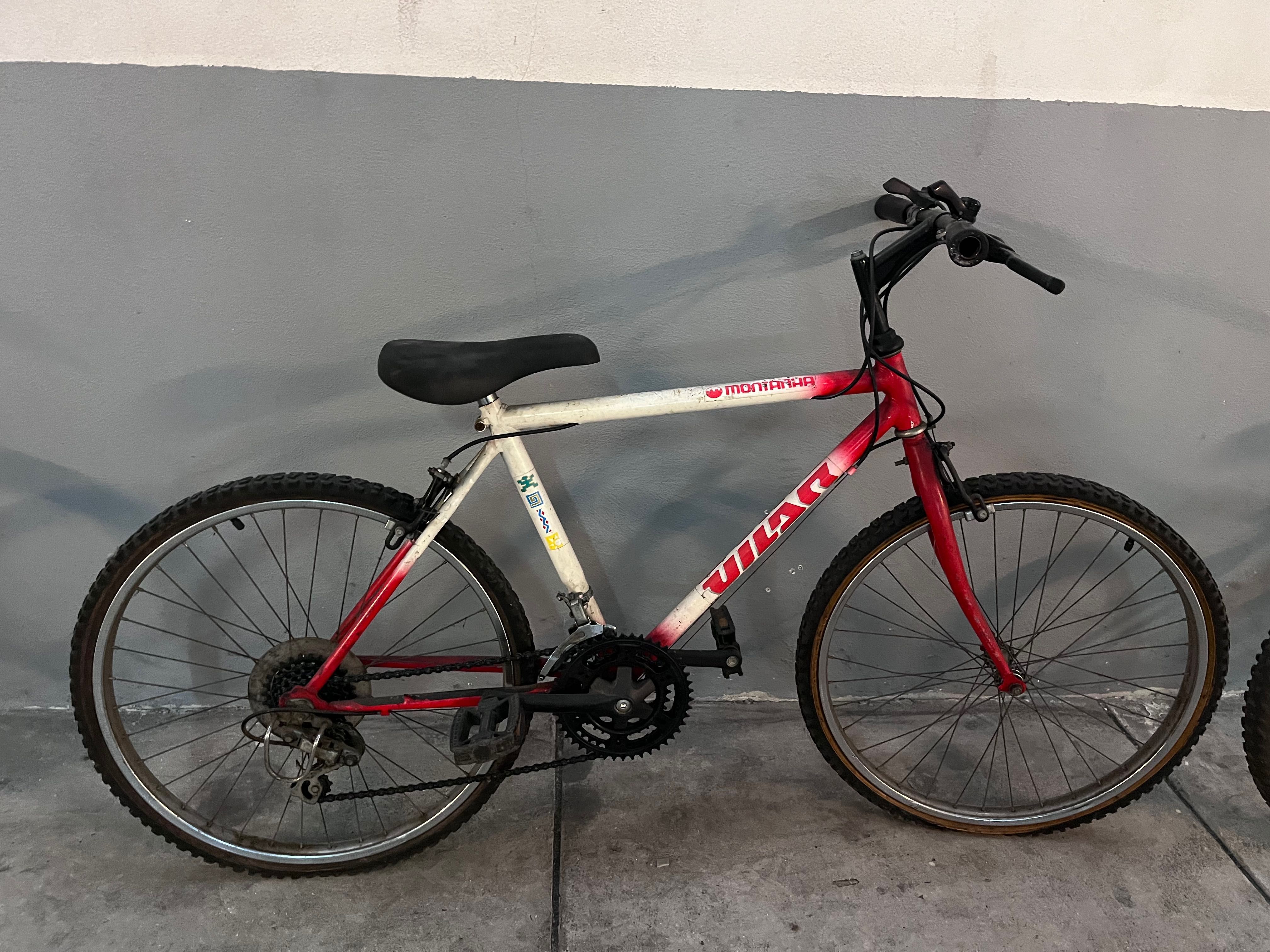 Bicicletas adulta e criança