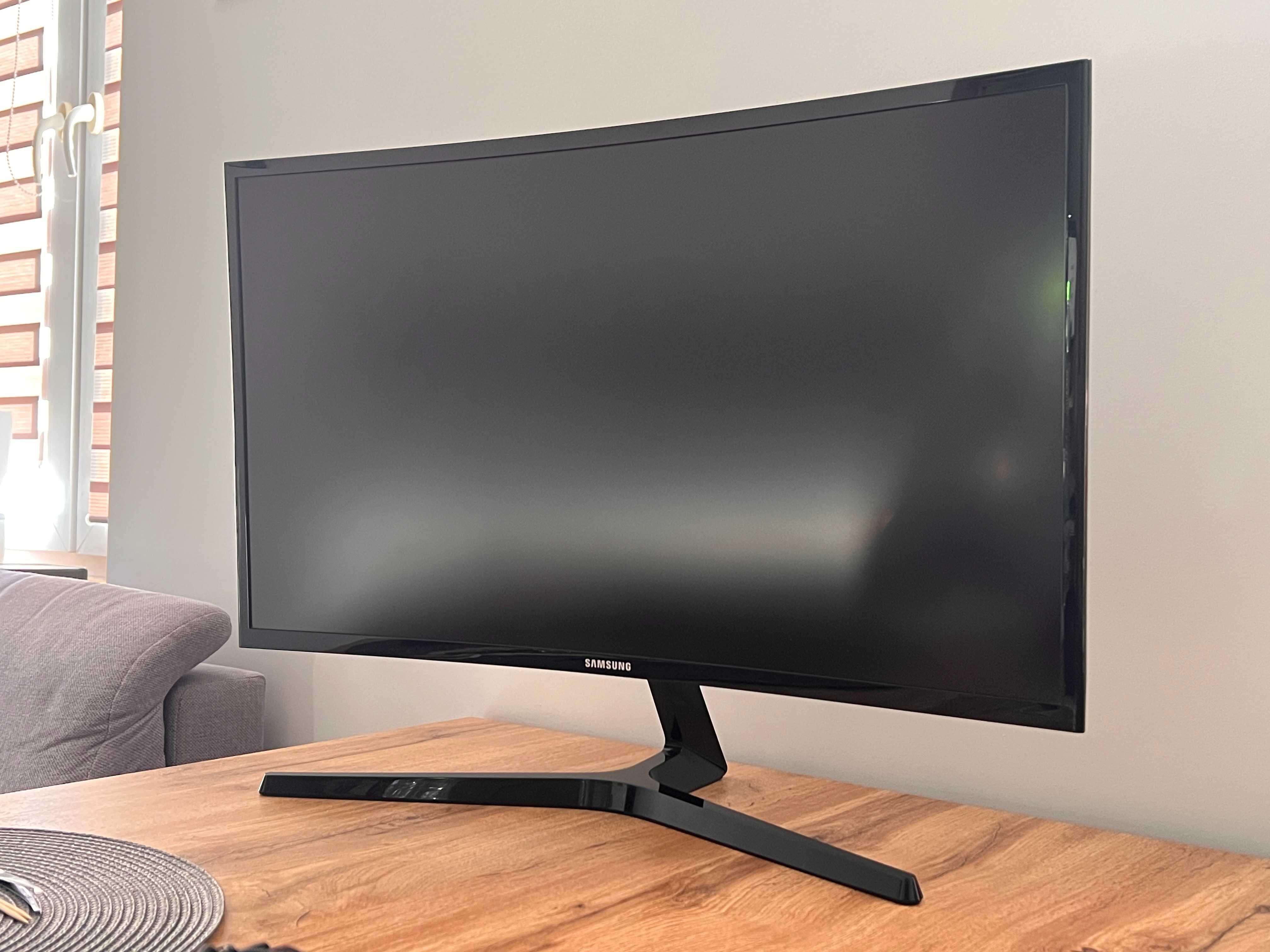 Monitor Samsung 27" / 75Hz / Curved / C27F396FHU