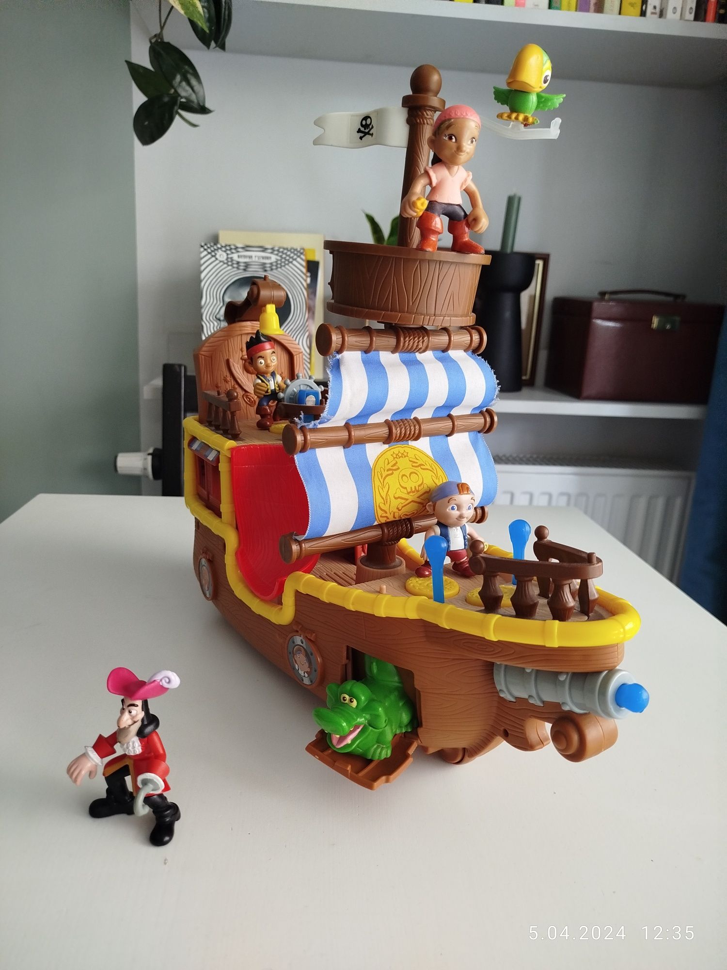 Fisher-Price Disney: Interaktywny satek Jake i Piraci z Nibylandii, Ła