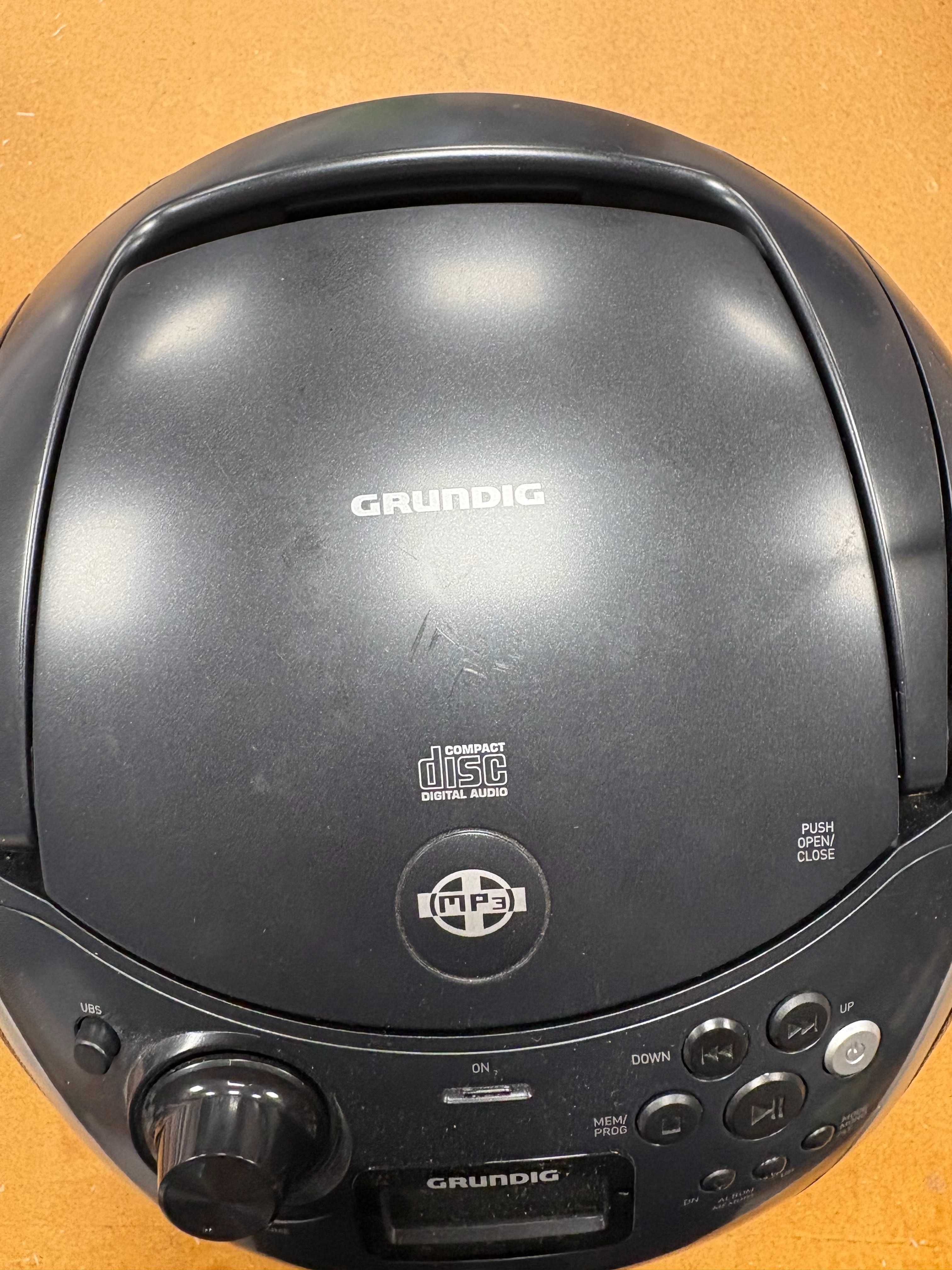 Grundig GPR1090 Grundig GRB 3000 BT schwarz/silber