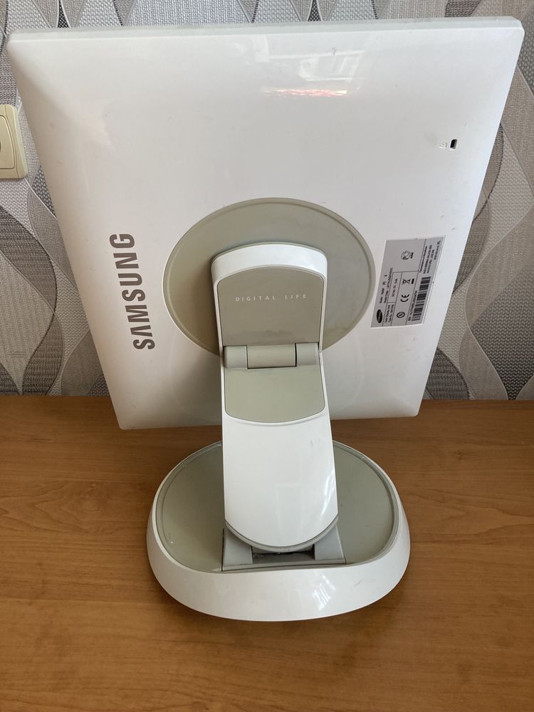 Продам монитор Samsung 17 “