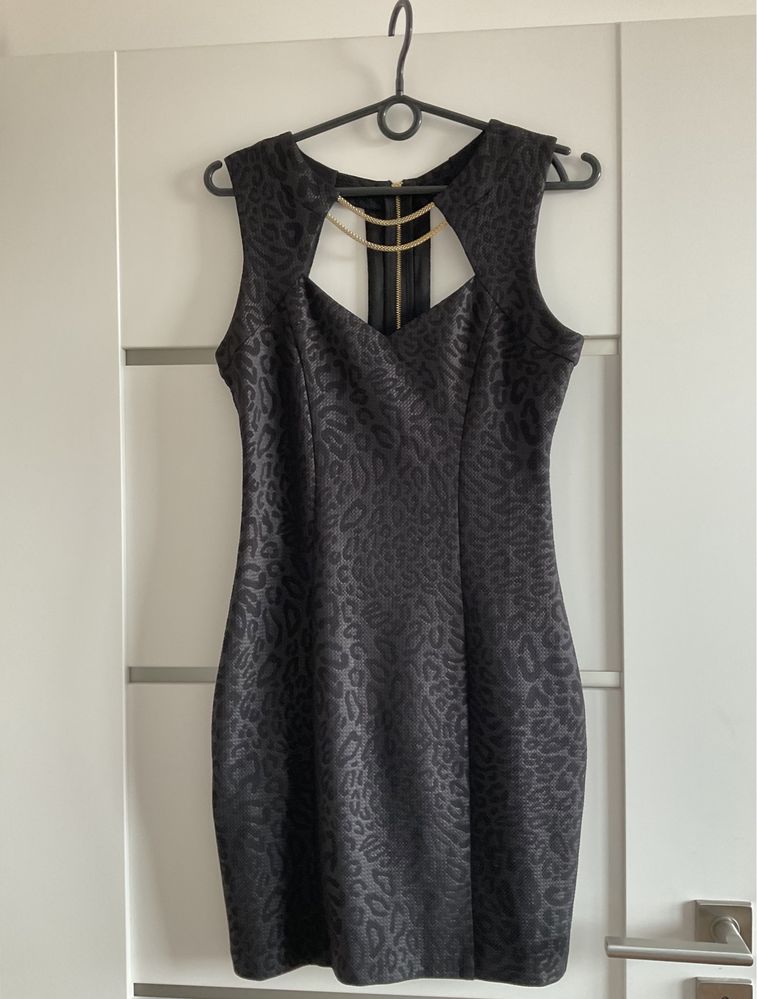 Unikatowa, oryginalna i elegancka sukienka marki Guess - jak nowa