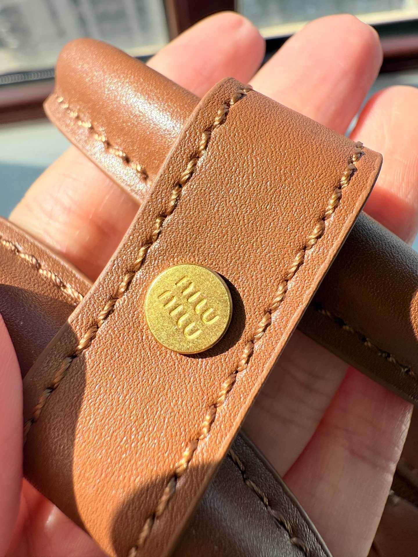 MiuMiu Brązowa Mini Torebka Crossbody Z Frędzlami Trend 2025