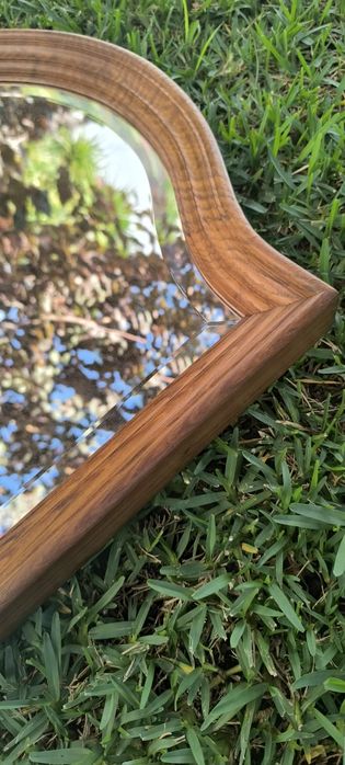 Mobiliário Quarto de casal vintage, cama, comoda com espelho e duas me