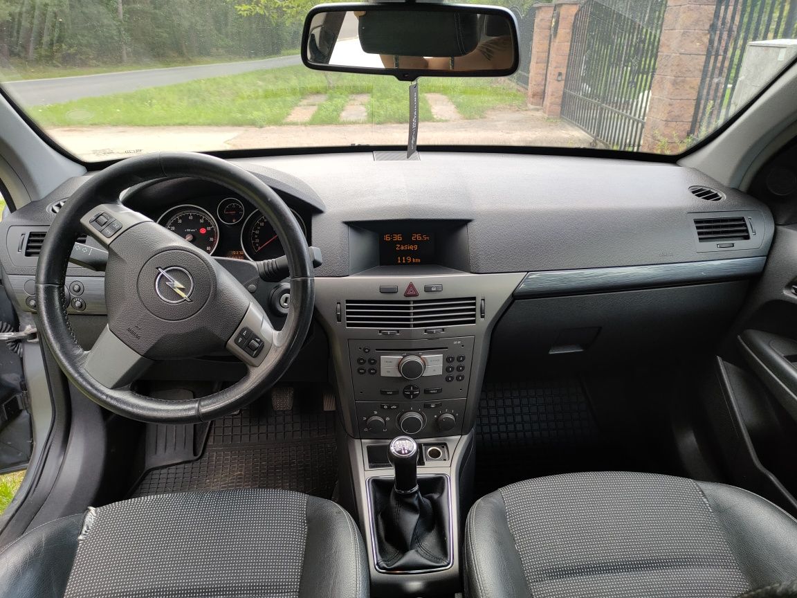 Opel Astra H 1.6 Benzyna