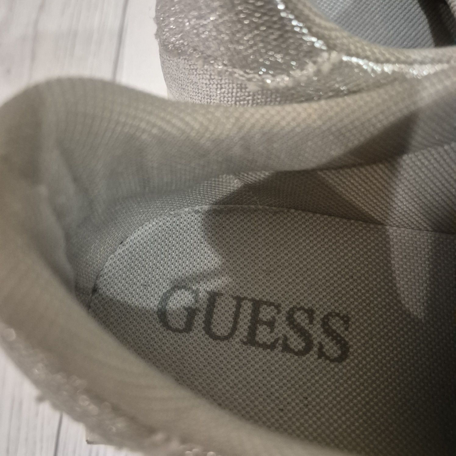 Trampki znanej marki Guess