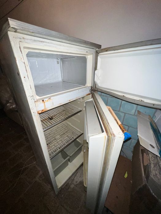 Холодильник в справному стані