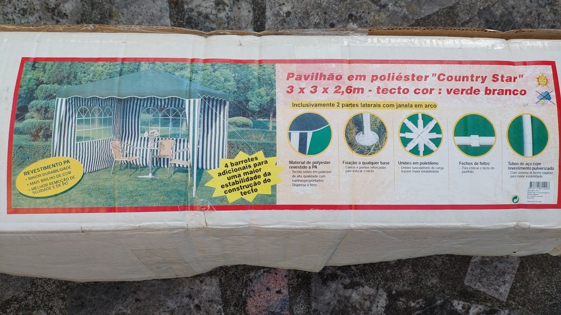 Tenda tipo pavilhão ou pergula verde