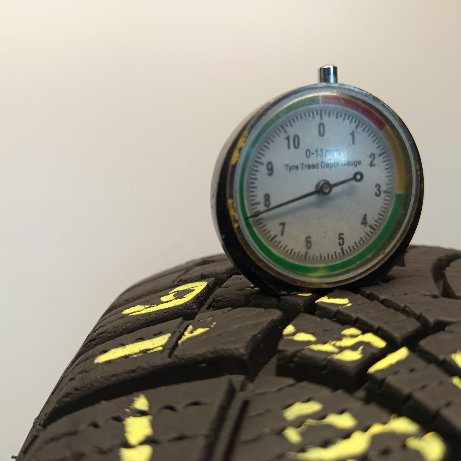 205/60R16 Goodyear Ultra Grip 9+