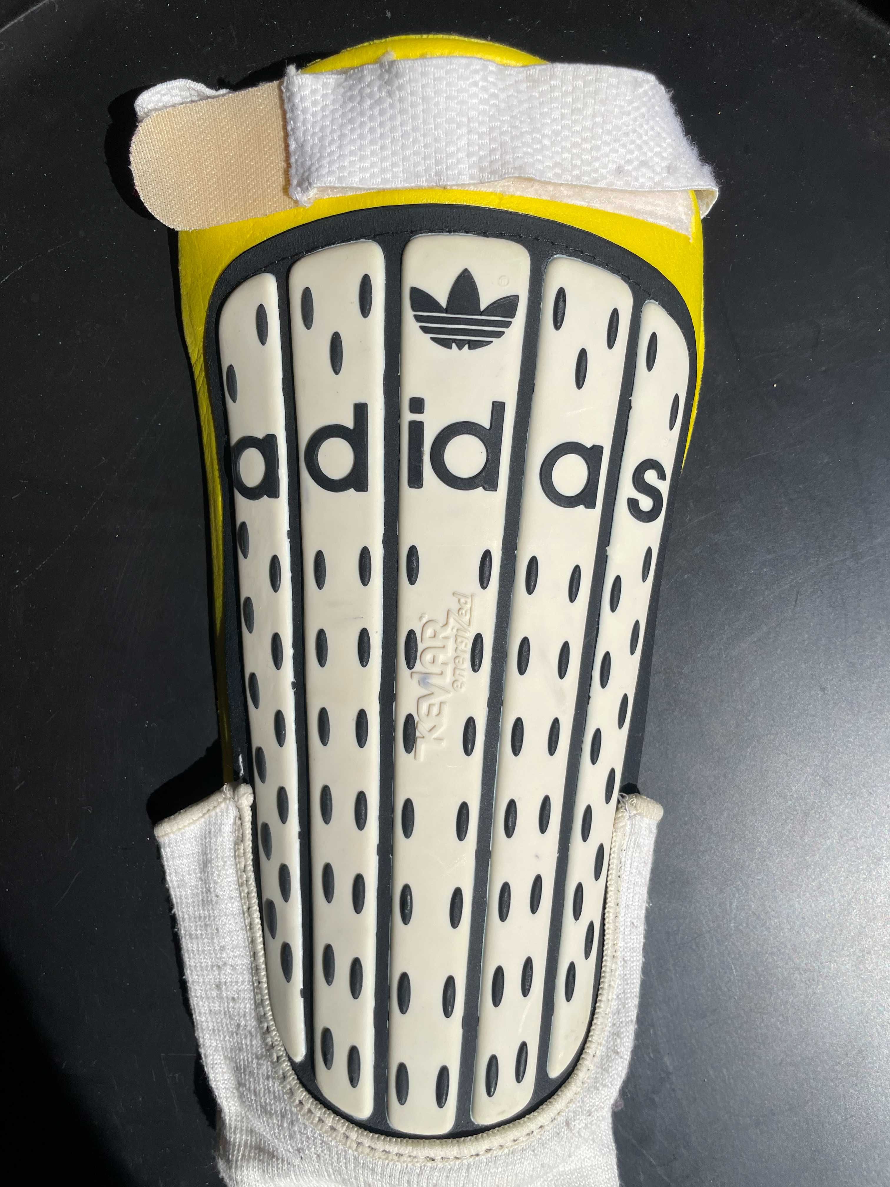 Caneleiras ADIDAS Futebol profissional - ampla protecção