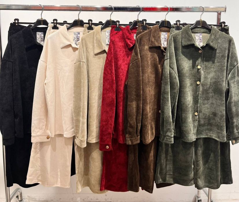 Várias modelos de roupa senhora nova