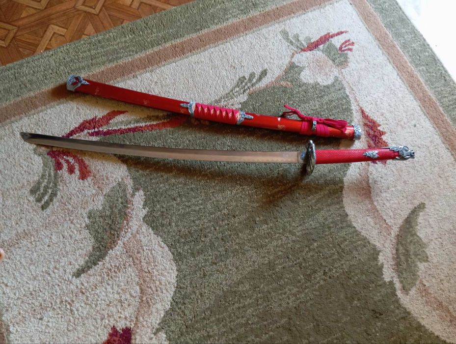Самурайские мечи катана для колекции и планировки.