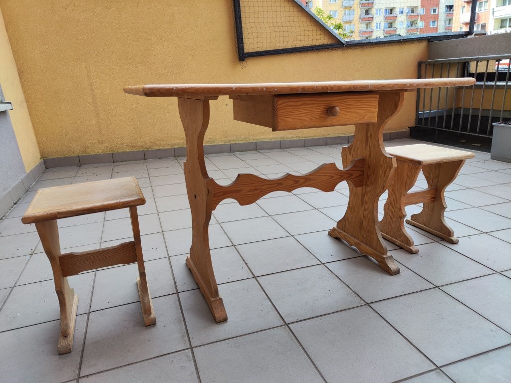 Stół stolik z krzesłami drewniany