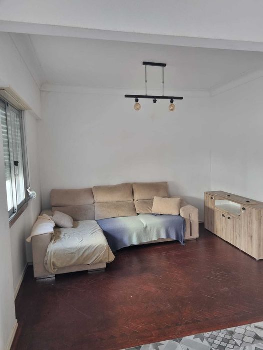 Campo de Ourique T2 prédio placa para remodelar