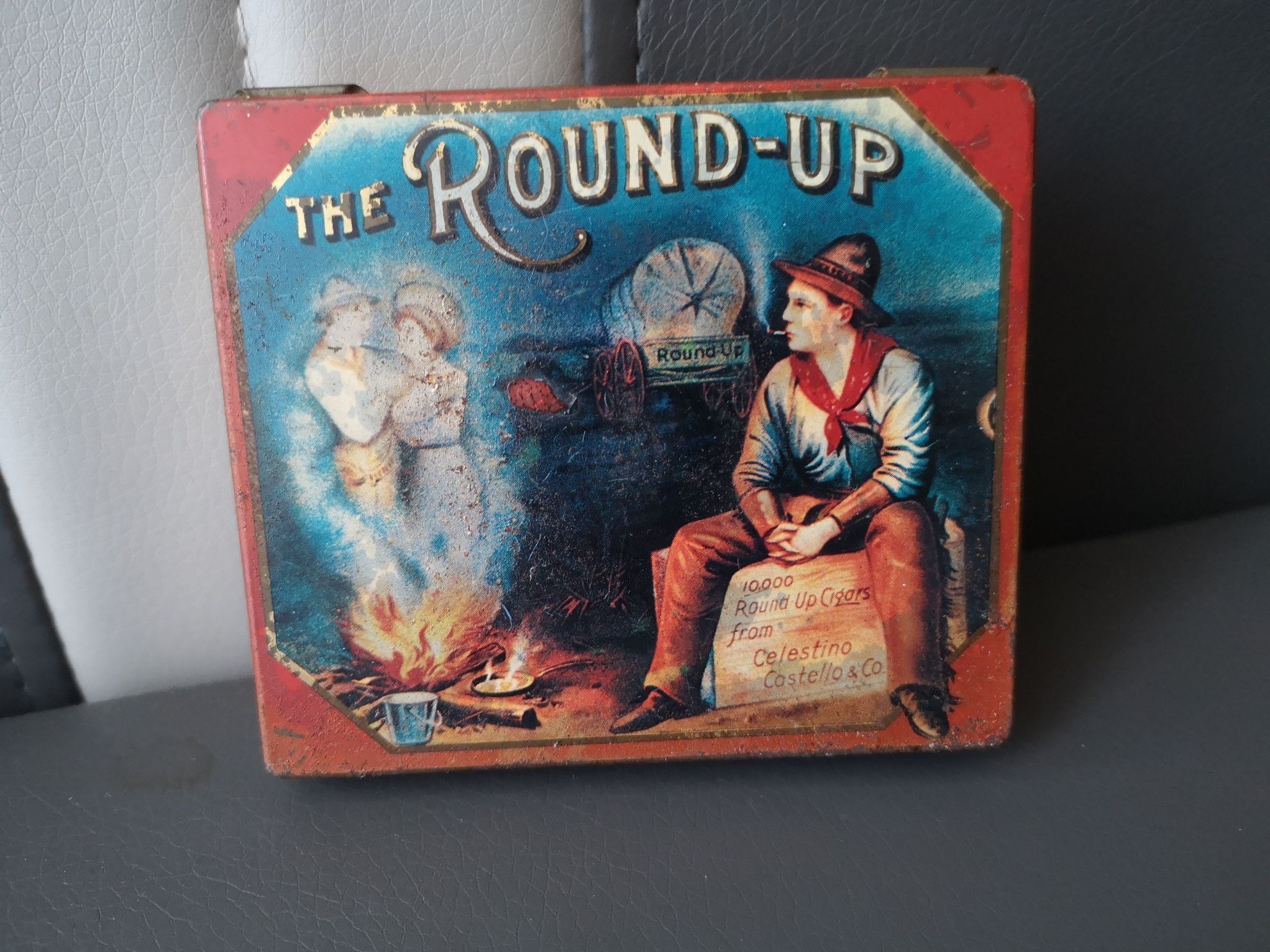 Stara puszka na tytoń, pojemnik na tabakę the Round Up 1980
