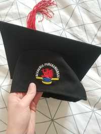 Biret absolwenta Akademii Pomorskiej w Słupsku