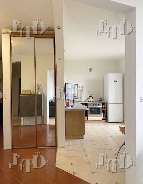 Продам 3-кімнатну квартиру Солом'янський район. EN