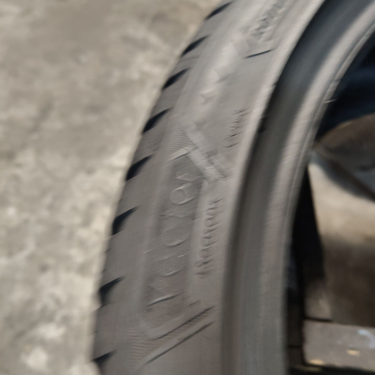 225/40/18 XL Sprzedam parę opon całorocznych Goodyear
