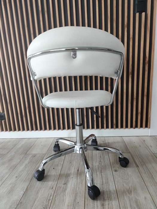 Krzesło obrotowe białe jysk