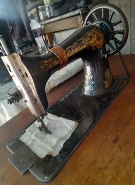 Продам швейную машинку Singer