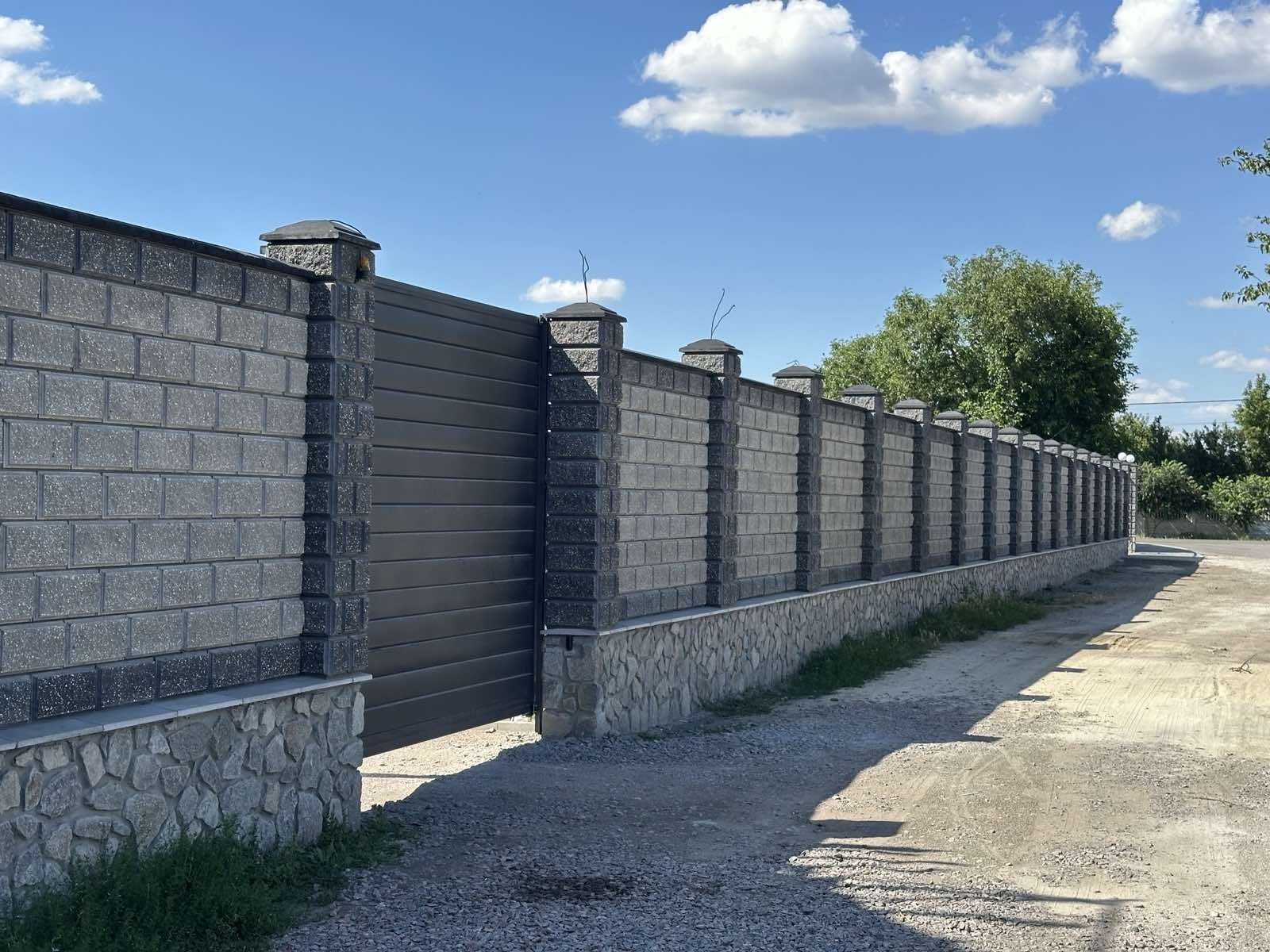 Забор из блока декоративного