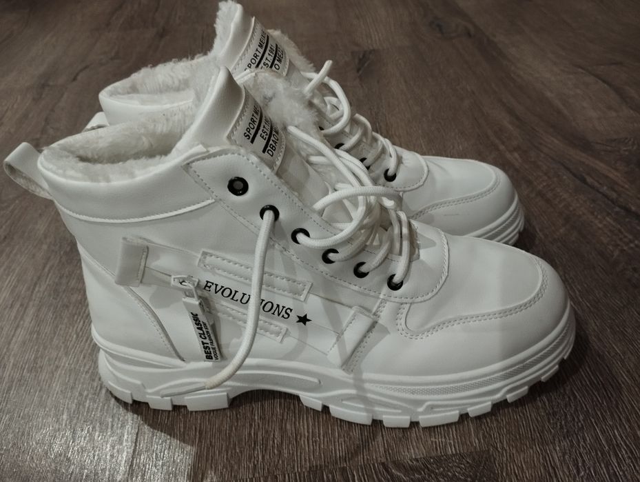 Чоловічі кросівки