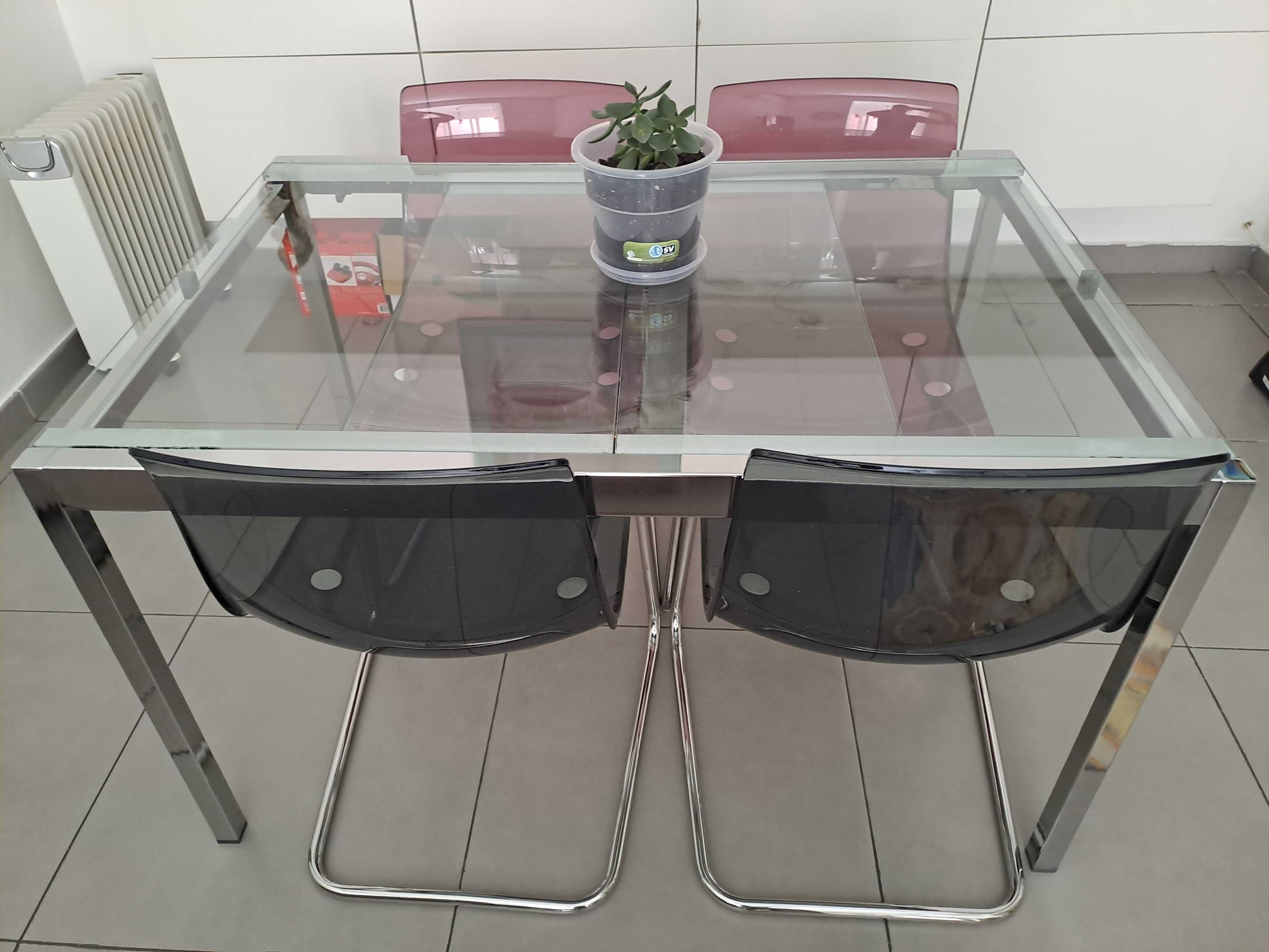 4 Cadeiras sala ikea, duas cor transparente e duas roxas