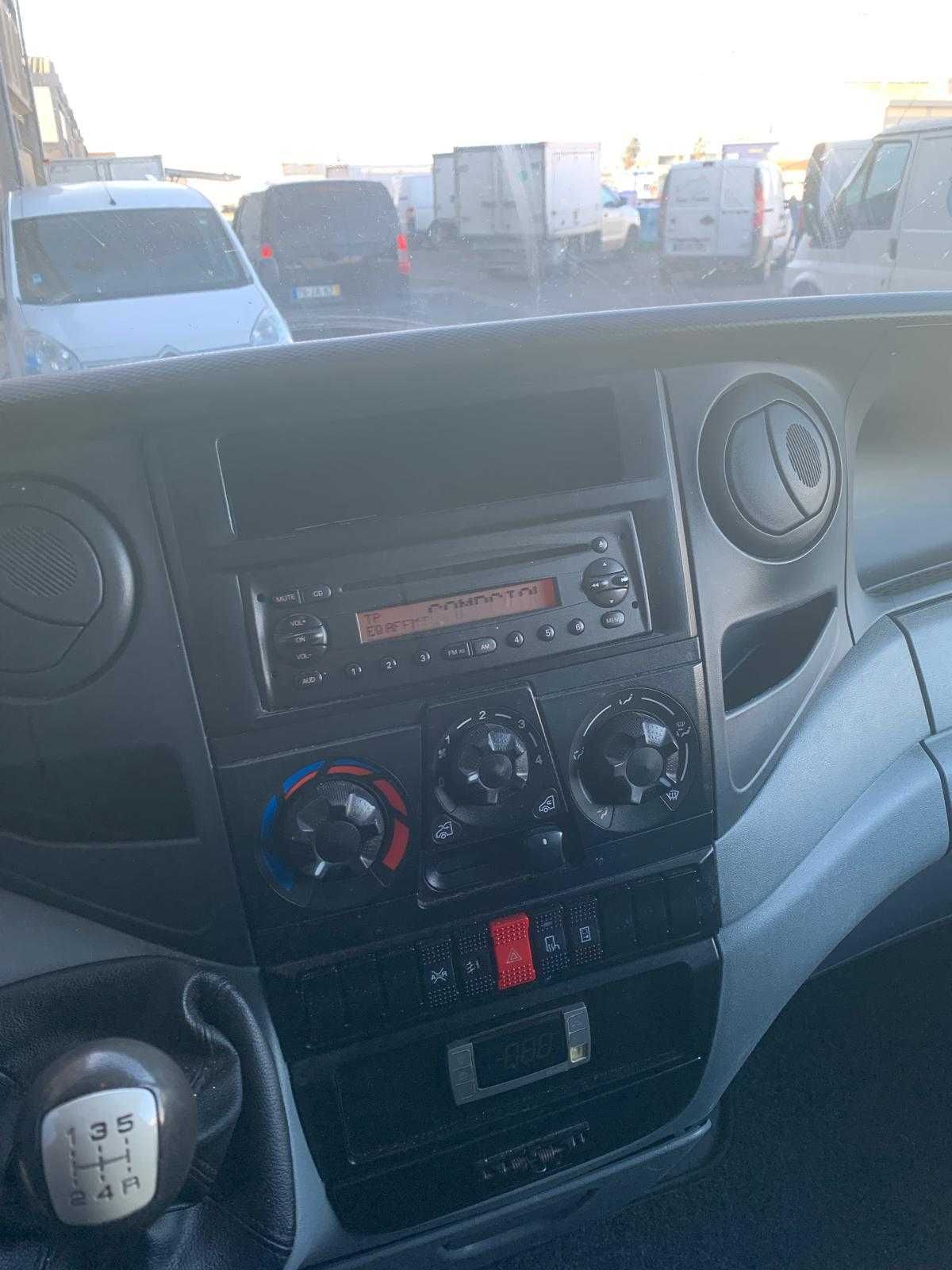 IVECO 40C12 com Caixa Frigorifica e Refrigeração