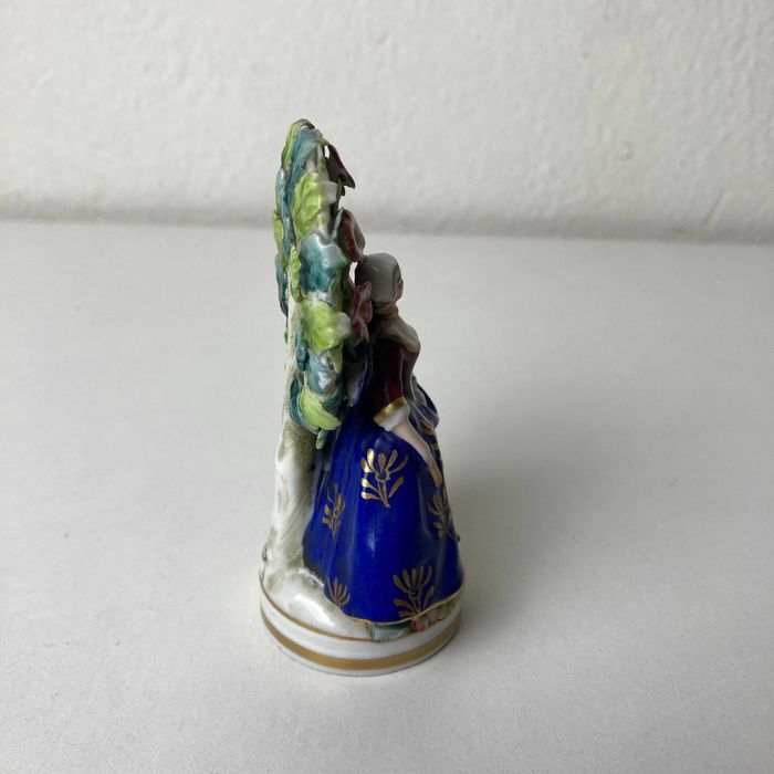 Figura em Porcelana Chelsea Século XVIII-XIX com marca Ancora Dourada