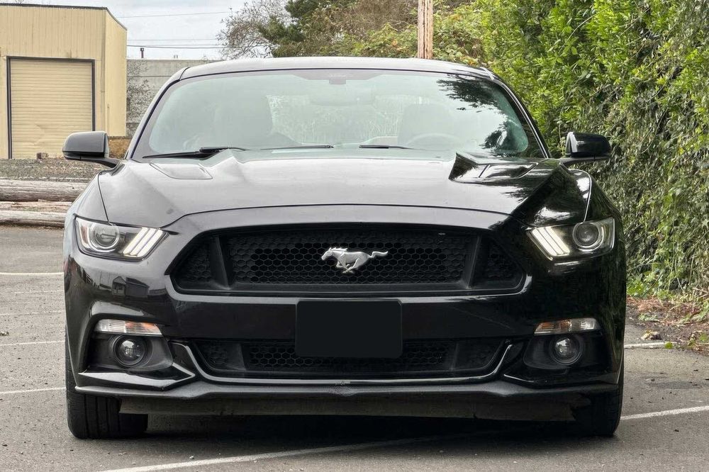 Ford Mustang GT Premium Coupe      2015