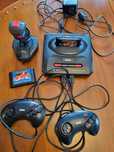 SEGA Mega Drive II 16 bits + 2 comandos + jogos