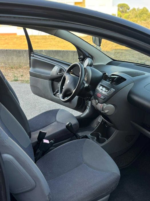 Peugeot 107 1.0 – 2006 | 145.668 km | €4.500