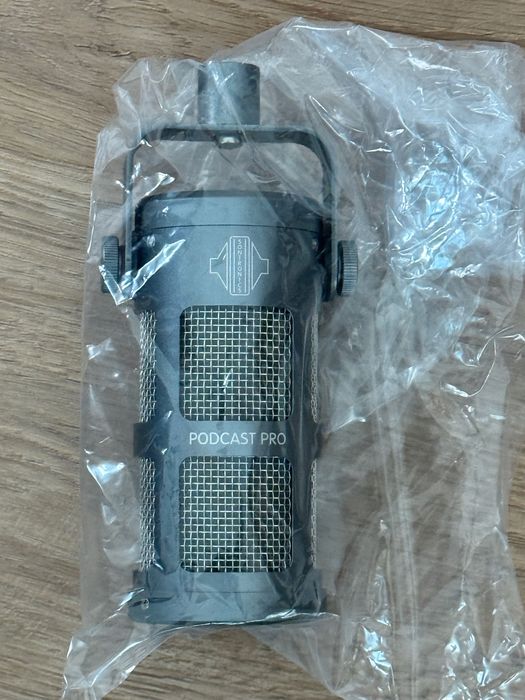 Microfone dinâmico com padrão supercardióide rígido - Como novo