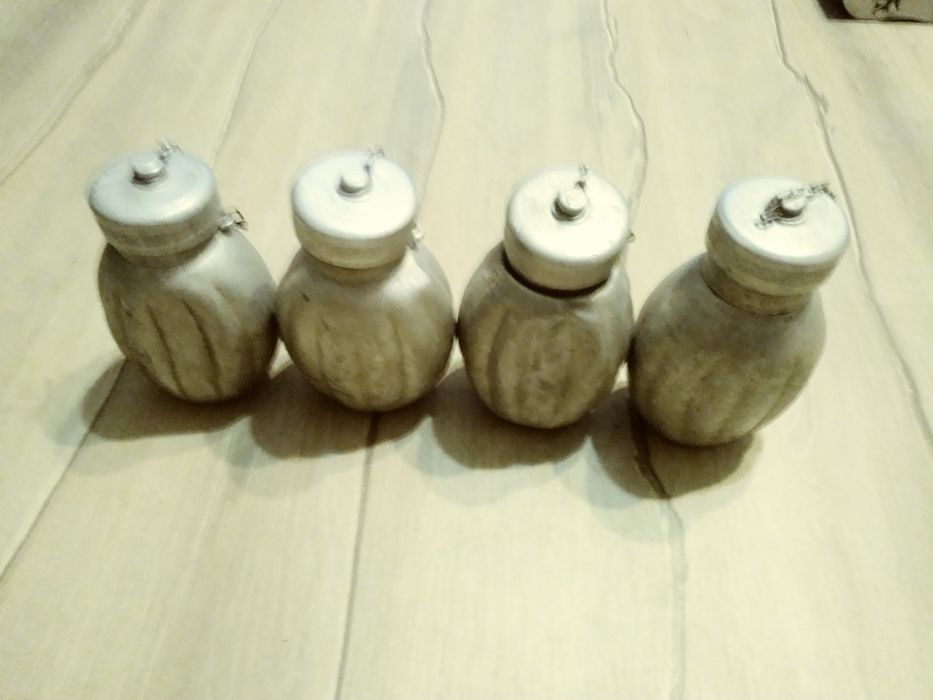 Sprzedam stare manierki wojskowe.