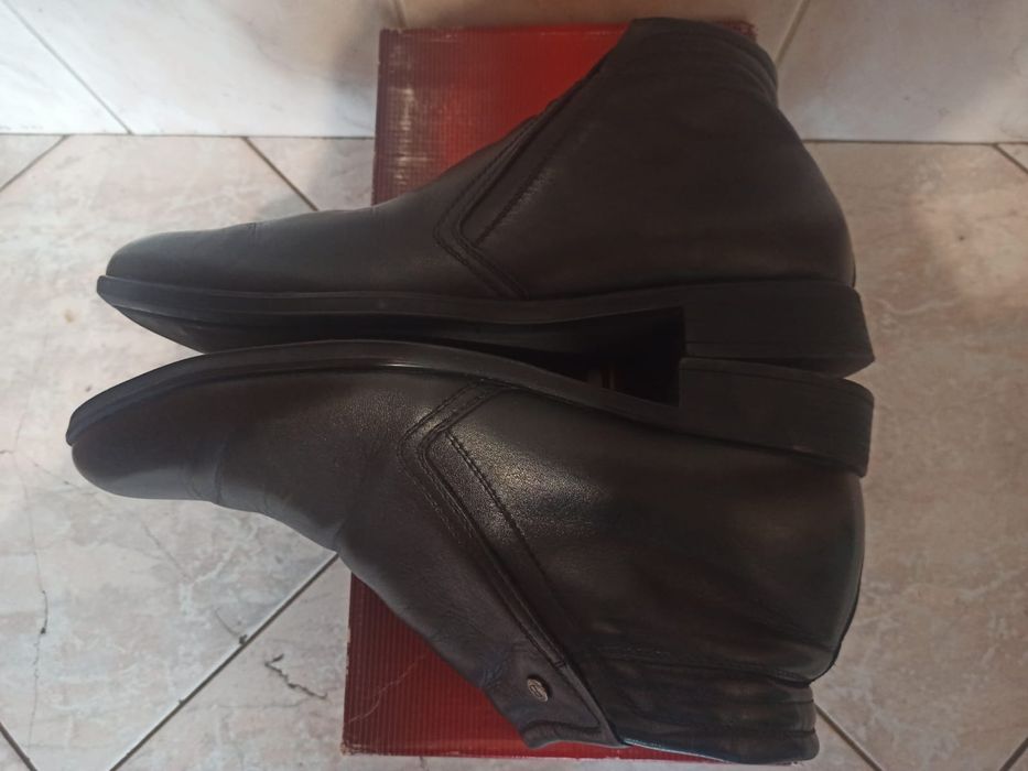 Продам мужские кожаные ботинки  BSF