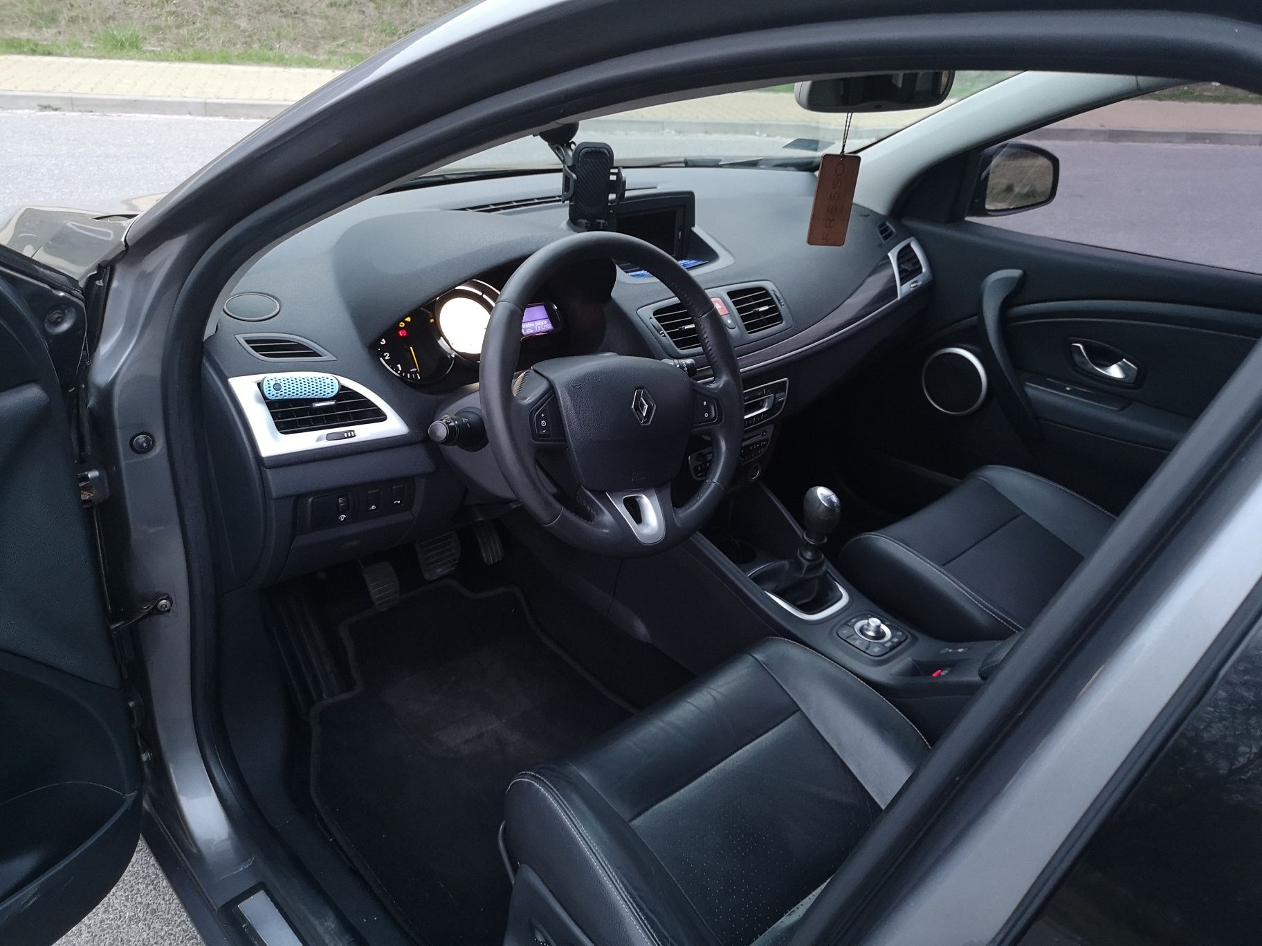 Renault megane 3 2.0dci 160 km xenon pdc keylles doinwestowana