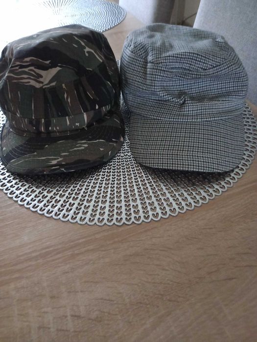 Dwie czapki z daszkiem moro /szara drobna kratka