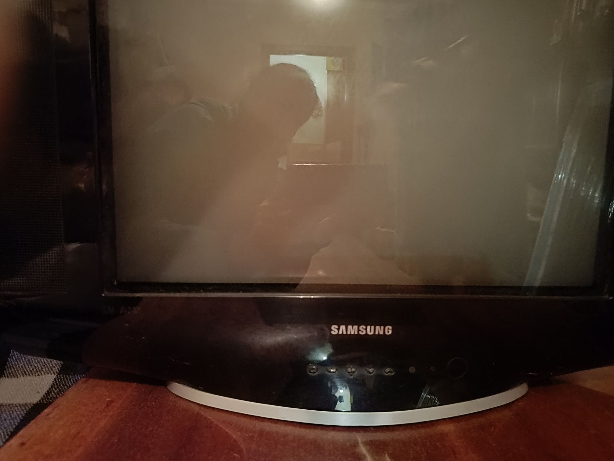 Продам б/у телевизор Samsung