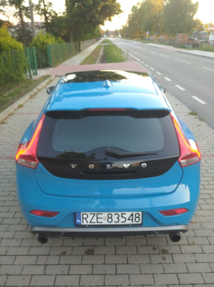 Volvo V40 D2 w wersji R-design